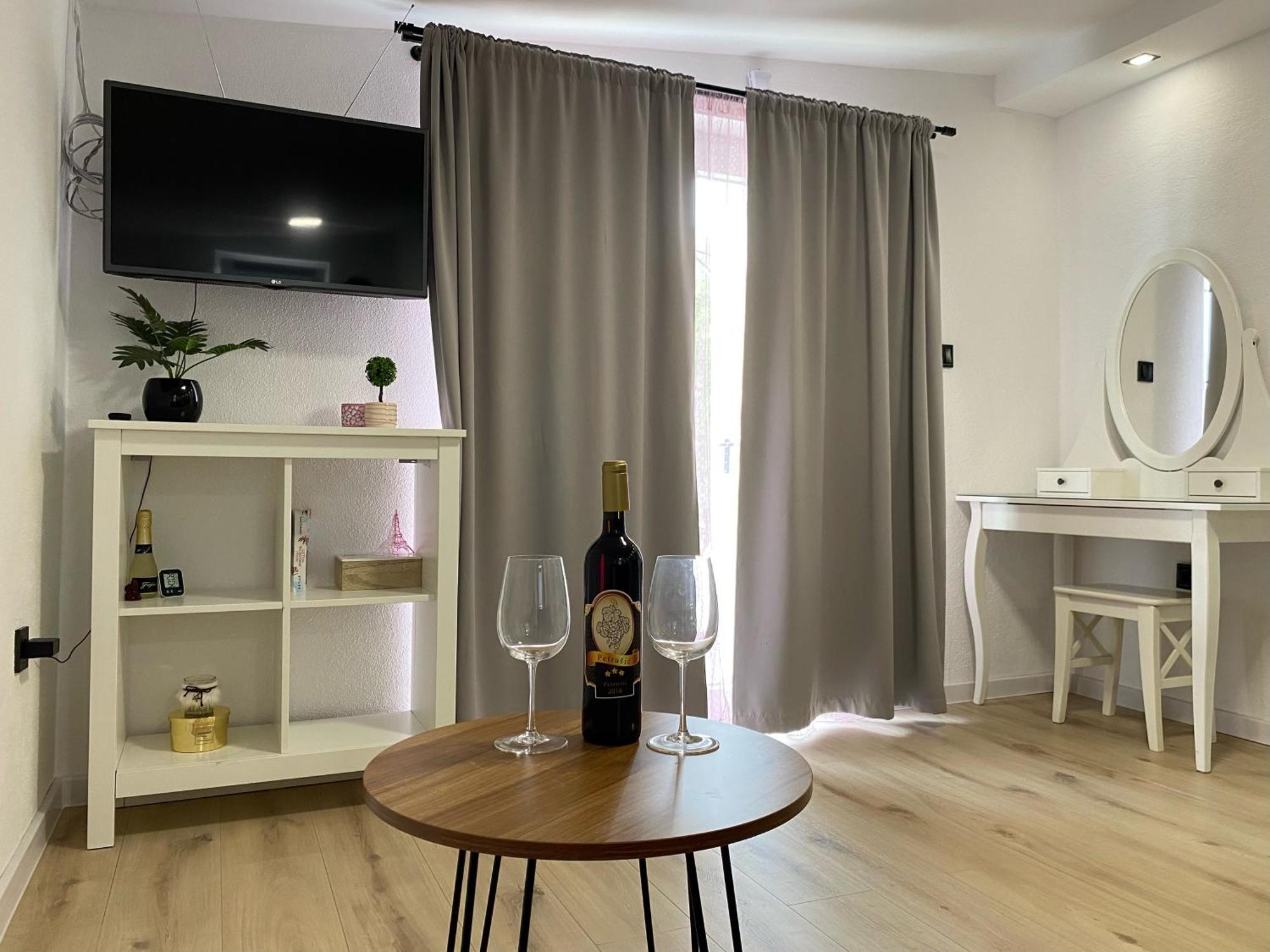 Studio Apartment Adrijana Загреб Екстериор снимка